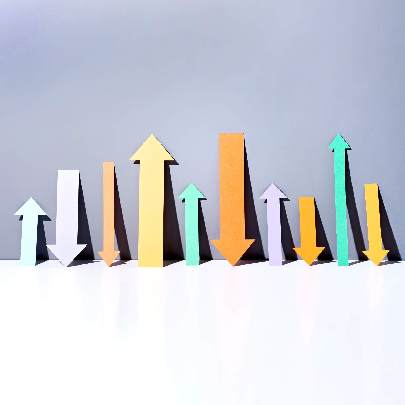 Uneven bar chart composed of up and down arrows
