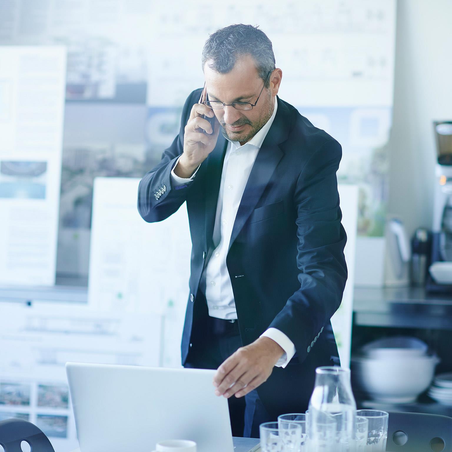 q16_web_leading-in-the-digital-age_558948351_1536x1536_Standard