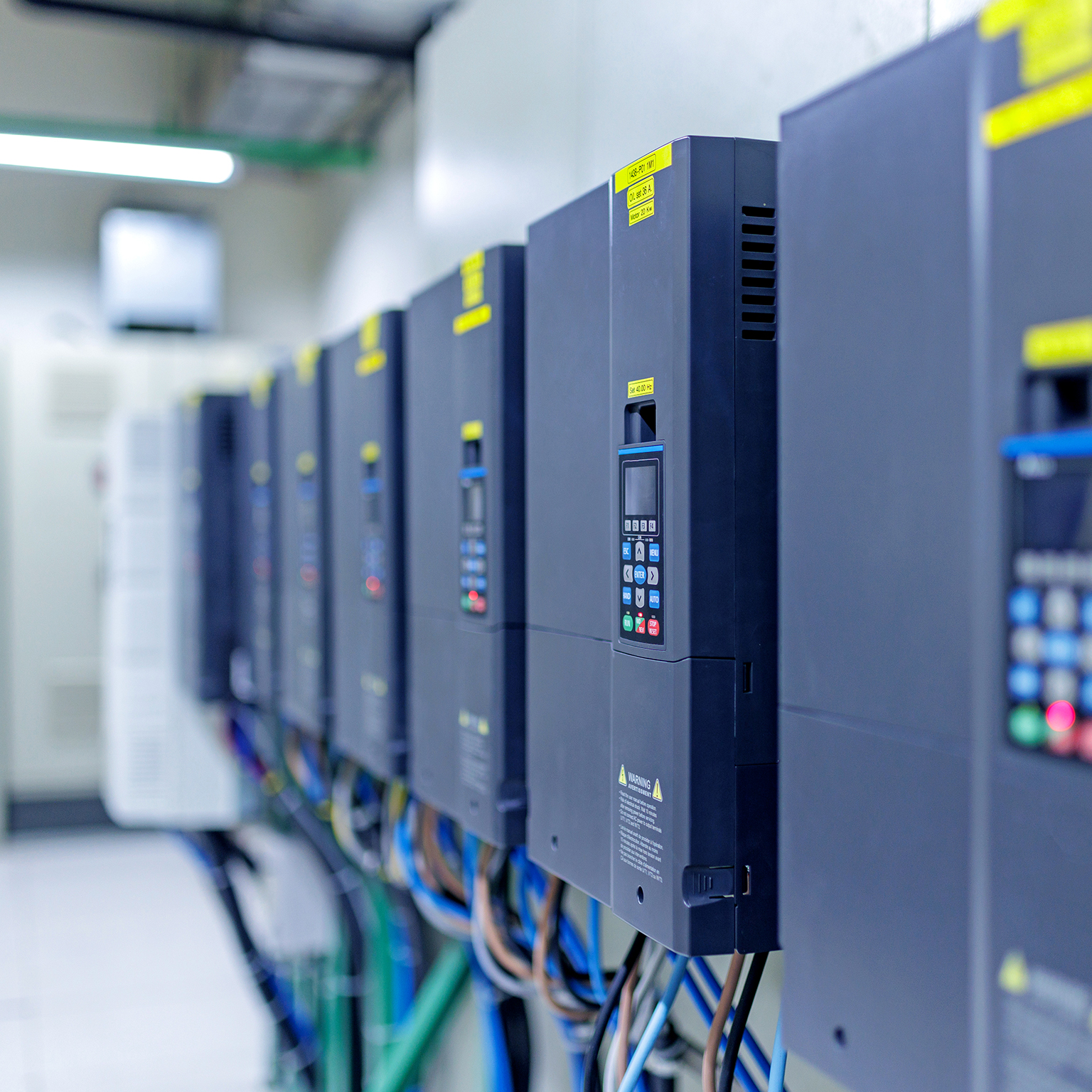 Three-phase power inverter used in industrial plants