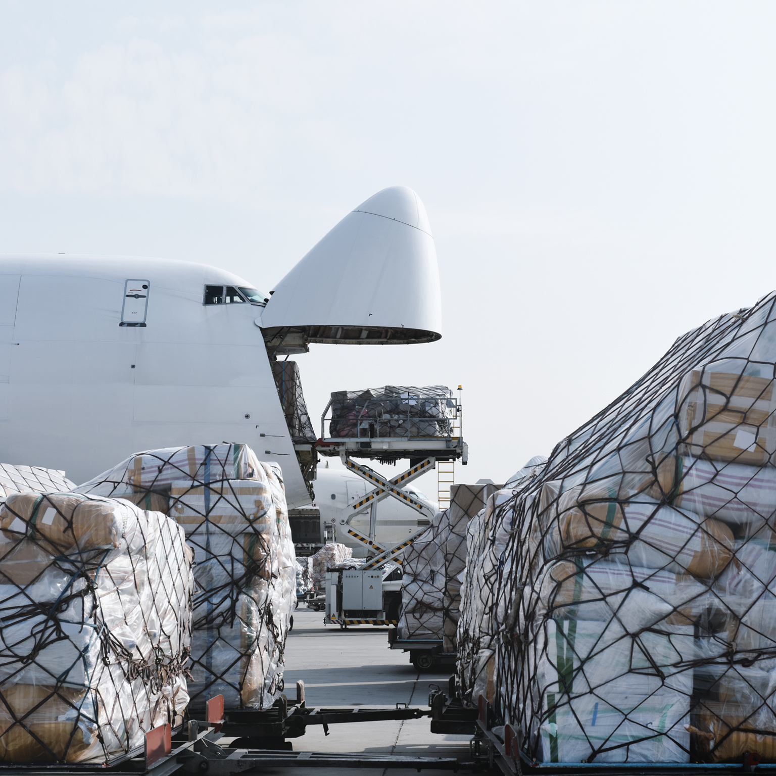 Cargo airplane loading